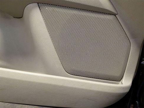 Used 2017 Ford Fusion SE w/ Fusion SE Technology Package image 17