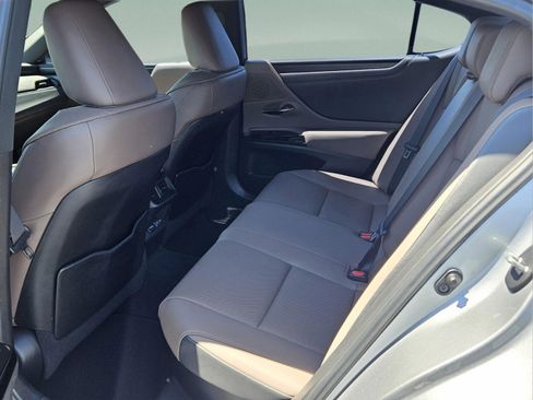 Certified 2022 Lexus ES 300h w/ Premium Package FWD image 28