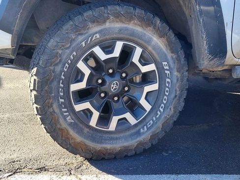Used 2019 Toyota Tacoma TRD Off-Road AWD/4WD image 6