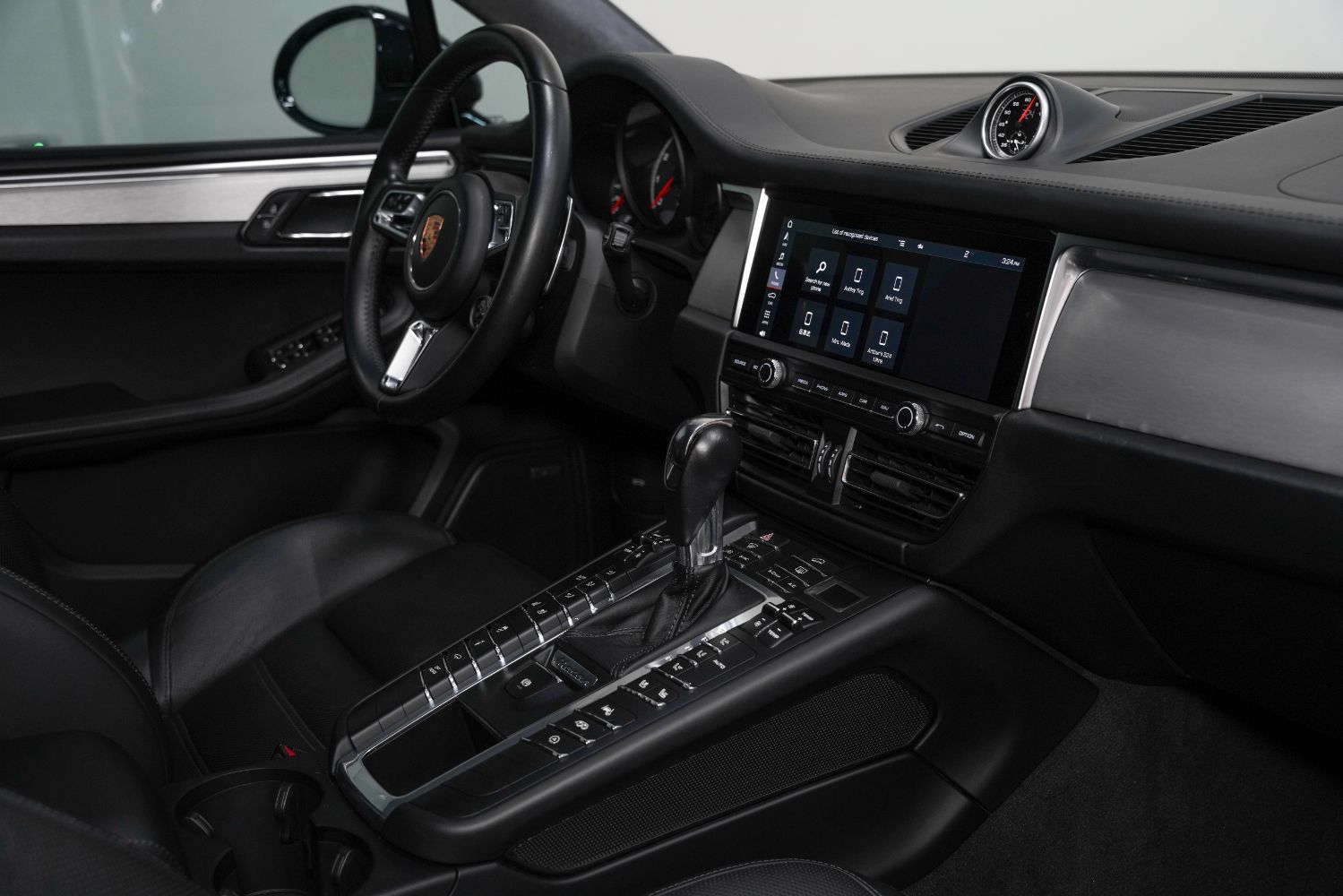 Used 2020 Porsche Macan Turbo AWD/4WD image 29