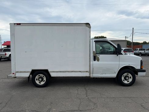 Used 2008 GMC Savana 3500 RWD image 4