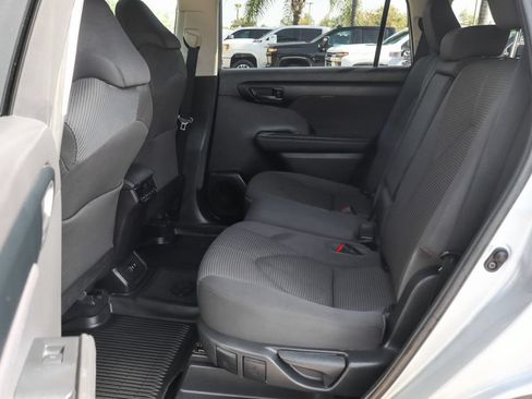 Used 2021 Toyota Highlander L FWD image 42