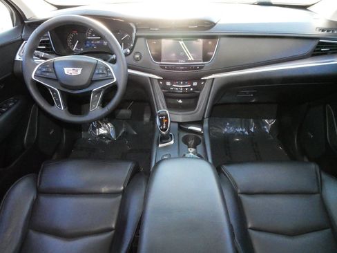 Used 2017 Cadillac XT5 Luxury w/ Driver Awareness Package image 10