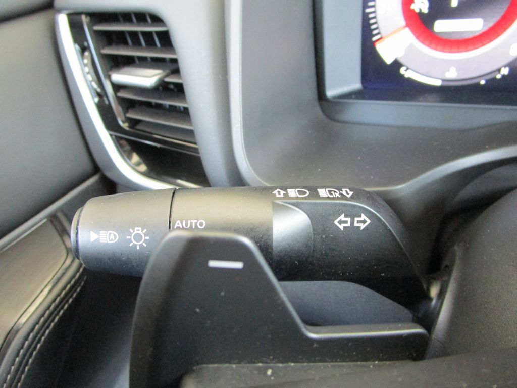 Used 2025 Nissan Rogue SL w/ Tech Package FWD image 34