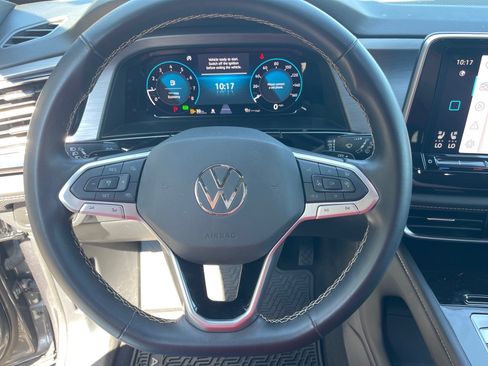 Used 2025 Volkswagen Atlas Cross Sport SE FWD image 7