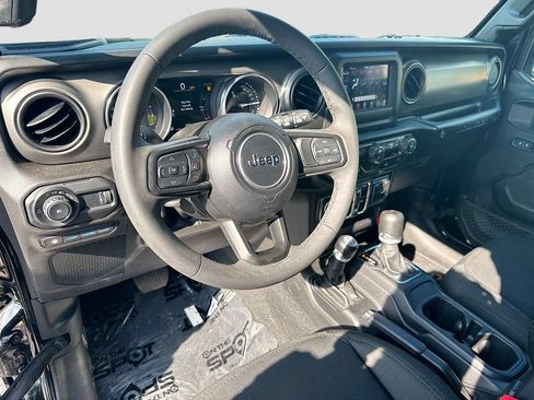 Used 2023 Jeep Wrangler Unlimited AWD/4WD image 10