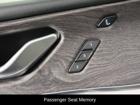 Used 2022 Jeep Grand Cherokee Overland w/ Luxury Tech Group IV image 23