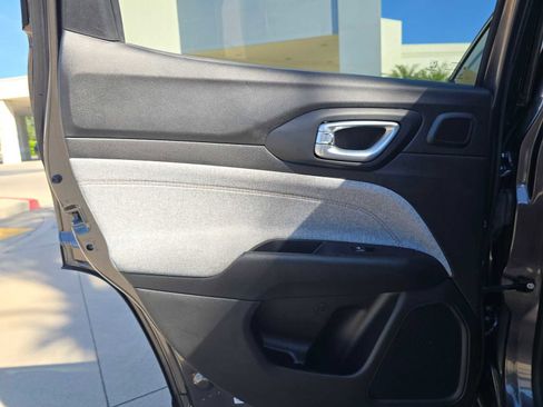 Used 2023 Jeep Compass Latitude w/ Sun and Sound Group image 17