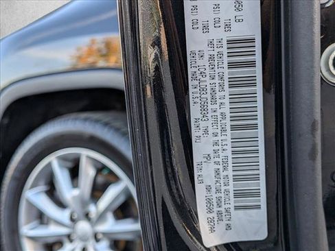 Used 2018 Jeep Cherokee Limited image 24