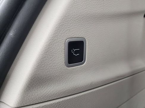 Used 2024 Chrysler Pacifica Touring-L FWD image 28