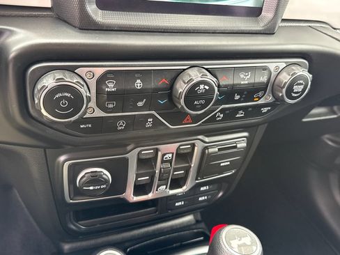 Used 2021 Jeep Wrangler Unlimited Sport AWD/4WD image 31
