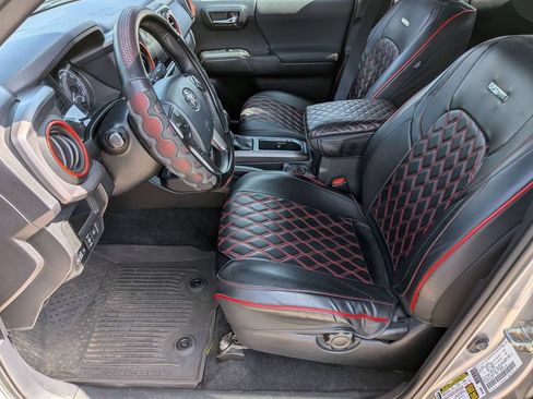 Used 2019 Toyota Tacoma TRD Sport AWD/4WD image 15