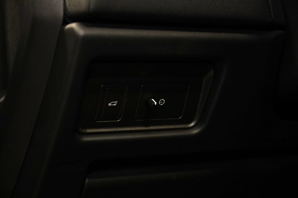Used 2018 Land Rover Range Rover Evoque SE AWD/4WD image 18