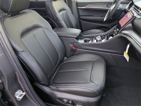 New 2025 Jeep Grand Cherokee Limited w/ Black Appearance Package image 29