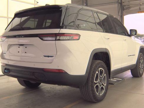 Used 2022 Jeep Grand Cherokee Trailhawk image 4