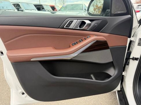 Used 2025 BMW X5 xDrive40i w/ Premium Package image 15