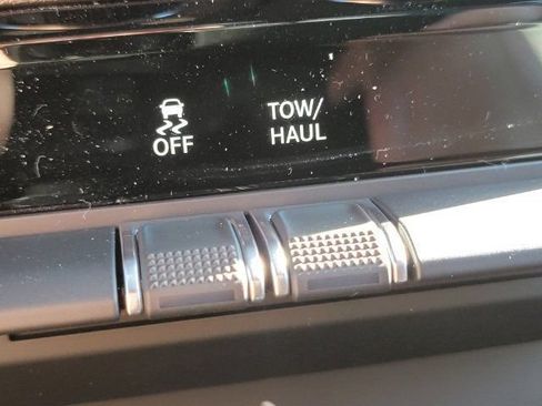 Used 2022 RAM 1500 Big Horn AWD/4WD image 3