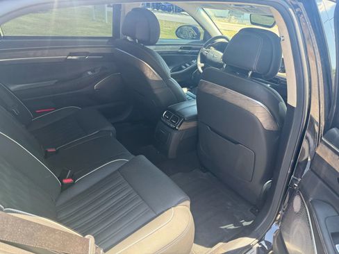 Used 2022 Genesis G90 3.3T Premium RWD image 32