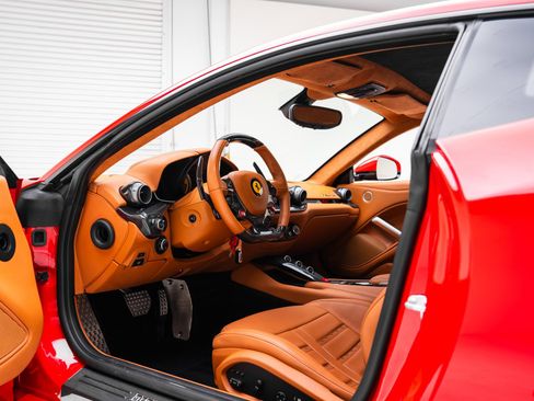 Used 2014 Ferrari F12 Berlinetta image 2