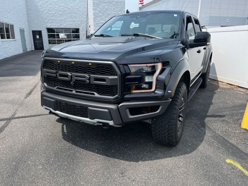 Used 2019 Ford F150 Raptor w/ Equipment Group 802A Luxury AWD/4WD image 3