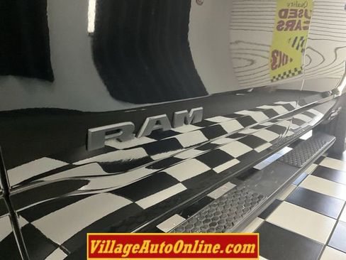 Used 2019 RAM 1500 Big Horn AWD/4WD image 11