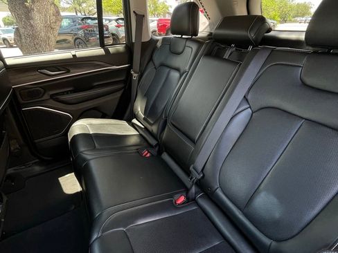 Used 2022 Jeep Grand Cherokee Limited 4xe w/ Luxury Tech Group II AWD/4WD image 23