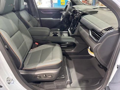 New 2026 GMC Acadia AT4 w/ LPO, Floor Liner Package image 38