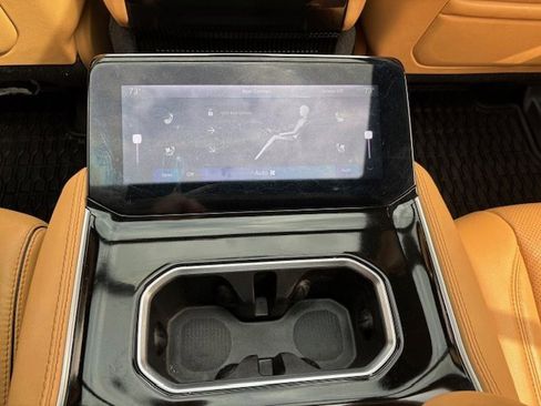 Used 2022 Jeep Grand Wagoneer Series III w/ Rear Seat Video Group 1 AWD/4WD image 16