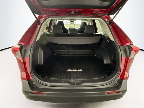 Used 2021 Toyota RAV4 LE image 21