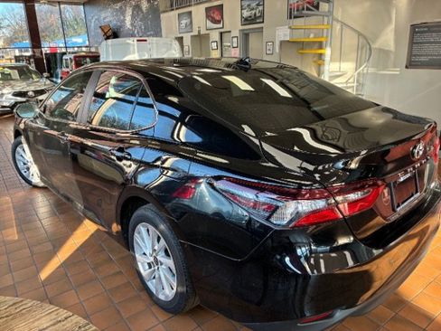 Used 2023 Toyota Camry LE image 7
