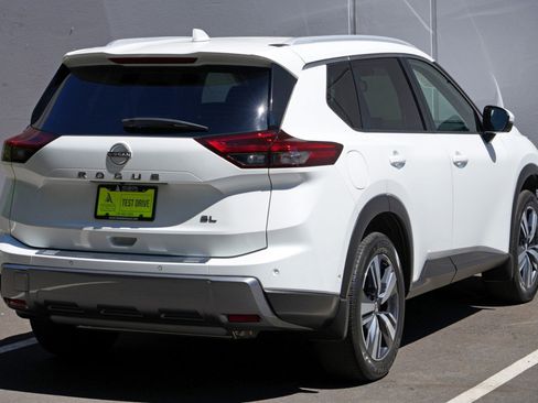 Used 2024 Nissan Rogue SL w/ SL Premium Package FWD image 48
