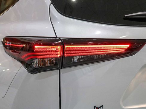 New 2026 Toyota Highlander Limited image 10