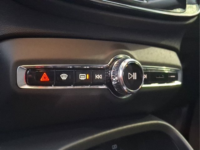 Certified 2026 Volvo XC40 B5 Plus AWD/4WD image 14