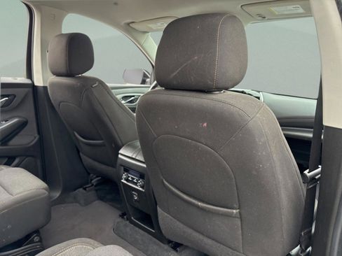 Used 2021 Chevrolet Traverse LT image 36