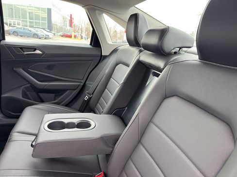 Used 2024 Volkswagen Jetta SE image 32