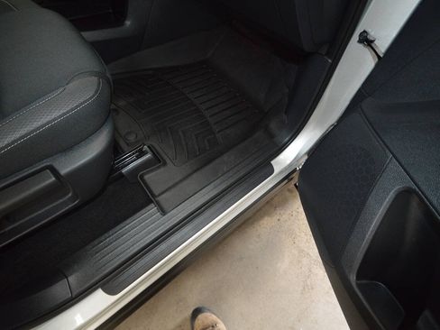 Used 2025 Nissan Pathfinder SV w/ SV Premium Package AWD/4WD image 7