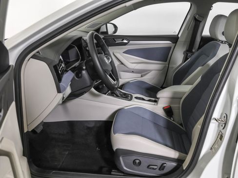 Used 2025 Volkswagen Jetta SE w/ Sunroof Package FWD image 7