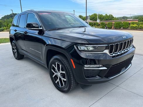 Used 2025 Jeep Grand Cherokee Limited AWD/4WD image 28