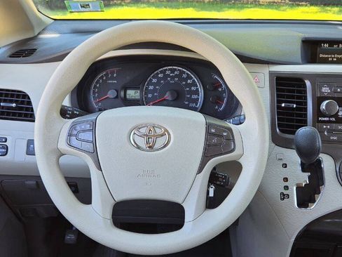 Used 2011 Toyota Sienna LE FWD image 25