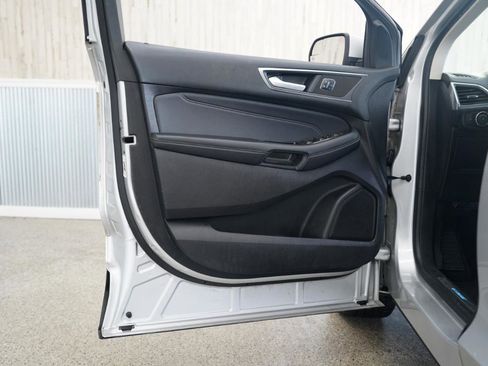 Used 2018 Ford Edge Titanium w/ Equipment Group 301A FWD image 29