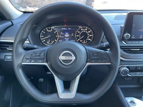 Used 2025 Nissan Altima 2.5 SV FWD image 26