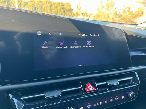 Used 2023 Kia Niro SX Touring image 22