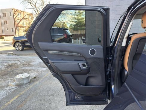 Used 2018 Land Rover Discovery HSE image 14