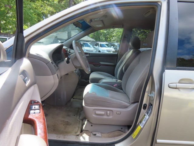 Used 2005 Toyota Sienna XLE w/ XLE Pkg 3 FWD image 16