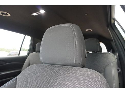 Used 2024 Chevrolet Traverse LT FWD image 12