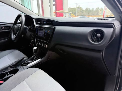 Used 2018 Toyota Corolla L image 19