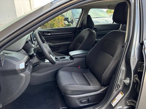Used 2025 Nissan Altima 2.5 SV FWD image 36