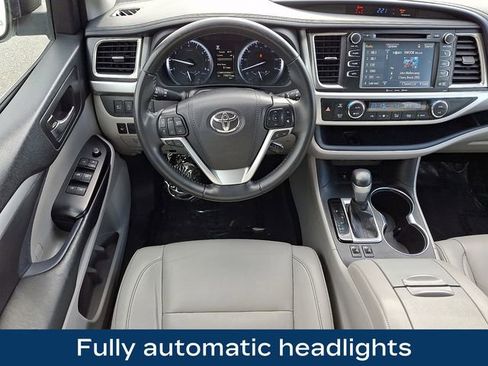 Used 2019 Toyota Highlander XLE image 14