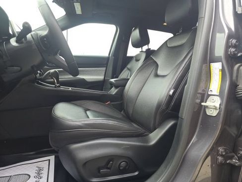 Certified 2024 Jeep Compass Latitude w/ Sun and Sound Group AWD/4WD image 10