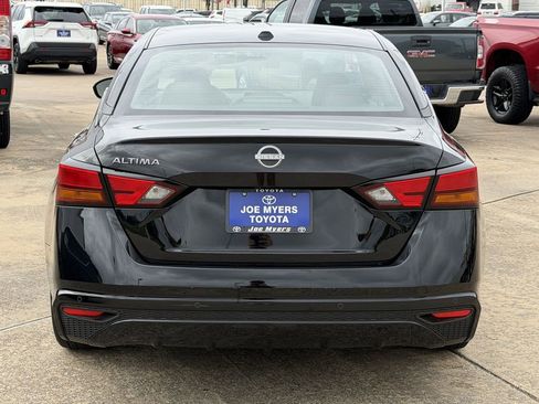 Used 2025 Nissan Altima 2.5 SV FWD image 8